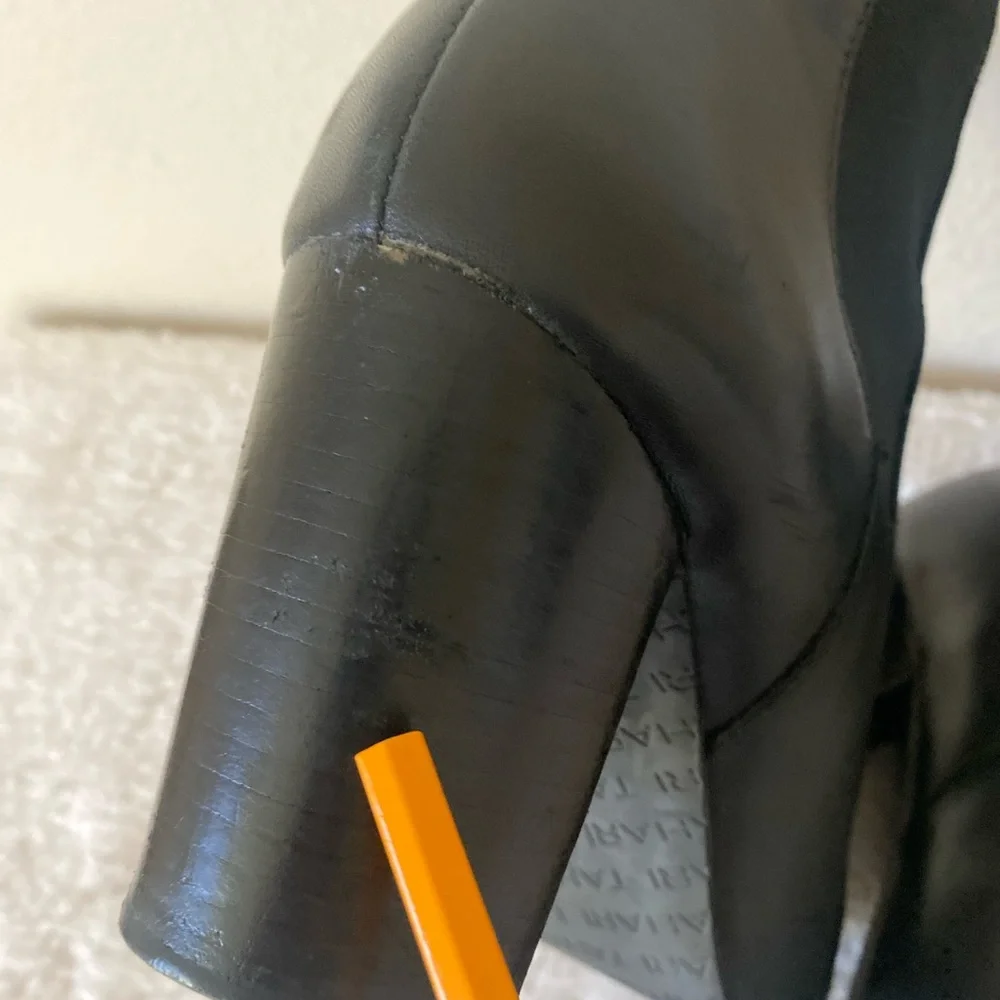 Tahari Garnet Women’s Black Leather Roundtoe Ankle Block Heel Boots Size 9.5 M - Picture 6 of 15